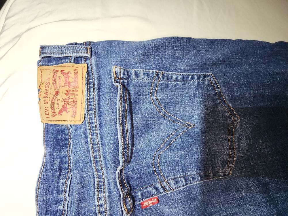 Levi's Boyfriend Jeans Size 32x27 Distressed - Picture 5 of 5